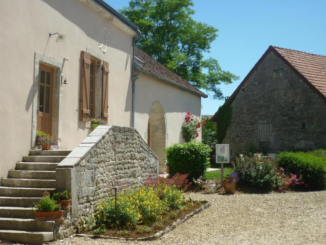 Bed and Breakfast Ferme Du Pigeonnier Montceau-et-Echarnant Esterno foto