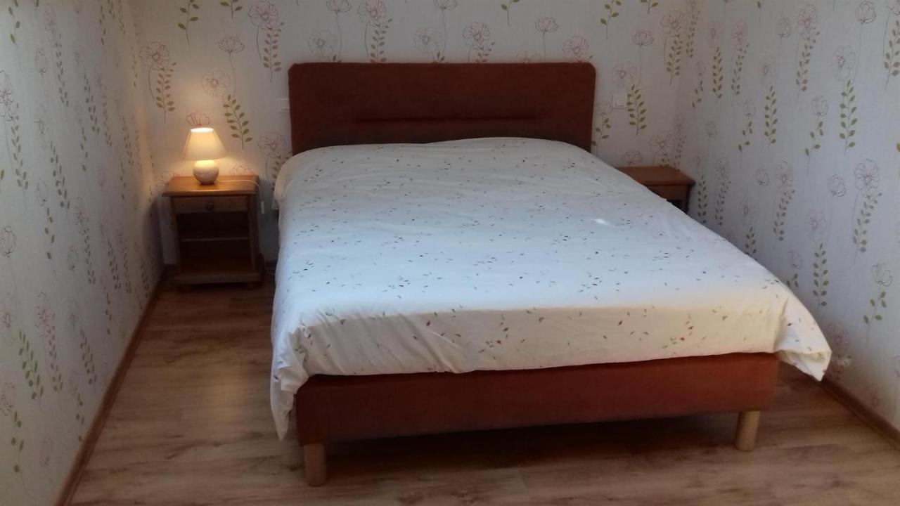 Bed and Breakfast Ferme Du Pigeonnier Montceau-et-Echarnant Esterno foto